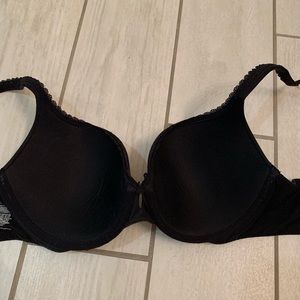 Victoria’s Secret bra 32DD
